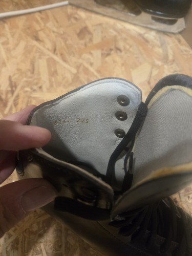 Black risport ice - skates,, size