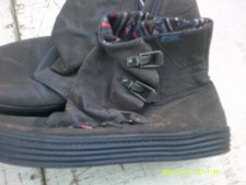 Blowfish Size 7? Zip up Brown