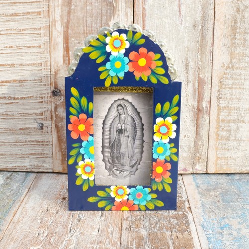 Folk art tin - folk, nicho