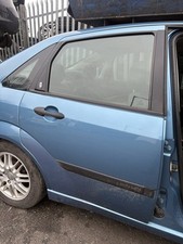 Ford Focus MK1 Ghia Saloon 4