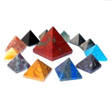 1 x Pyramid 30mm Crystal