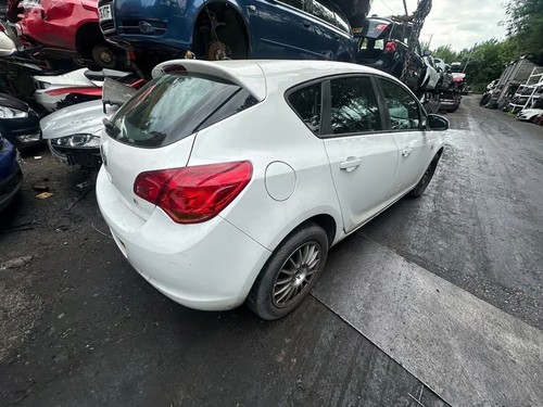 Vauxhall astra 2010 - vauxhall,