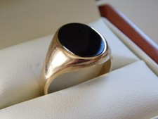 9 carat Gold Onyx Signet Ring size P1/2 