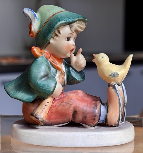 Goebel hummel figurine - hummel, singing