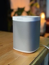 Sonos One Smart Speaker in white, barely used. Good but used condition. 6.4inch