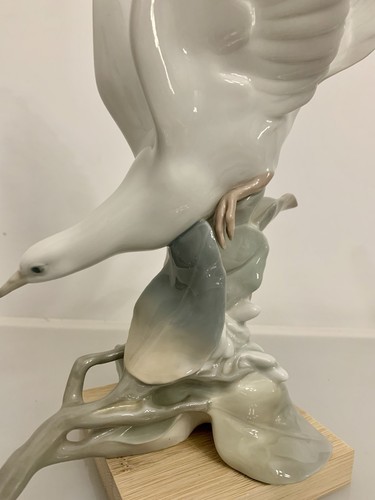 Lladro porcelain figurine - lladro,