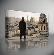 JAMES BOND 007 OVERLOOKING