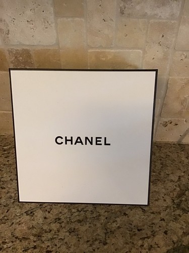Chanel black white - black&,