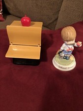 Vintage Avon 3-1/2”figurine