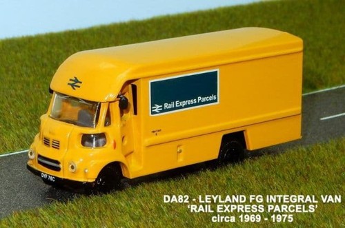 Base toys da82 leyland van - fg,