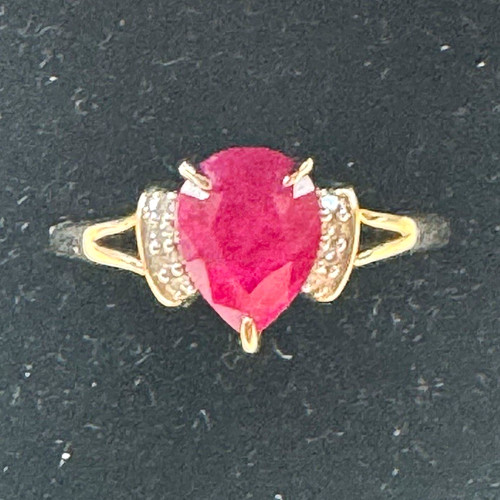 9ct yellow gold pear - gold,