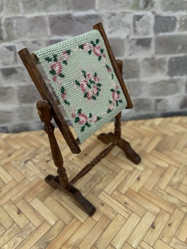 Dolls house scale - 1/12,