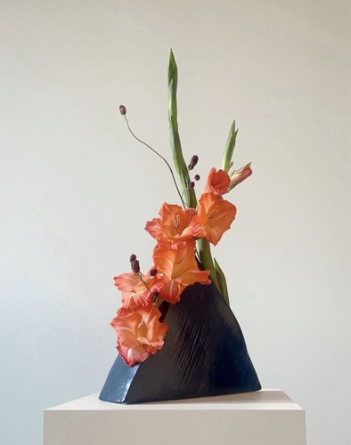 Japanese sculptural ikebana - sculptural,