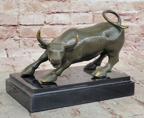 Powerful horned bull - bull, bronze