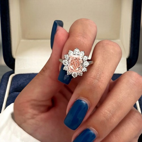 Cushion cut lab - 3.90,