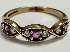 “Pretty 9ct Yellow Gold &