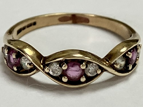 Pretty 9ct yellow gold - “pretty,