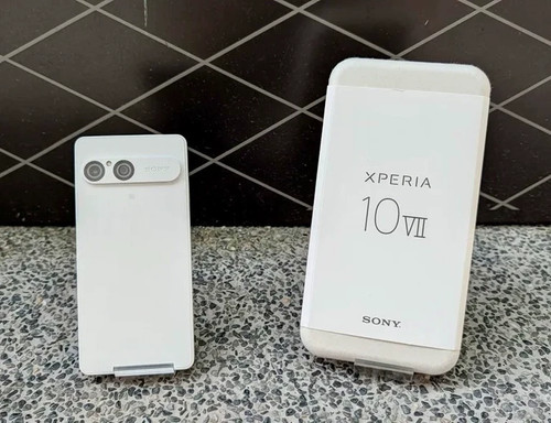 Boxed sony xperia vii 1 - 10,