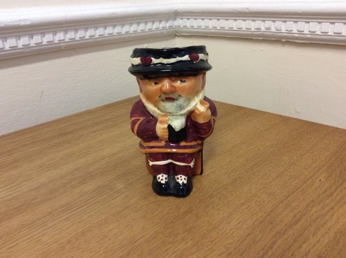 Toby jug beefeater - 3/4, "