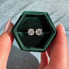 IGI Certified Diamond Stud