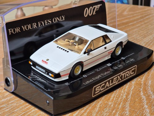 New scalextric c4631 james - new,