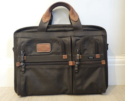 Tumi pass medium slim - tumi,