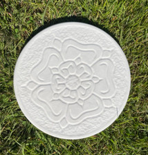 Round white yorkshire - round,