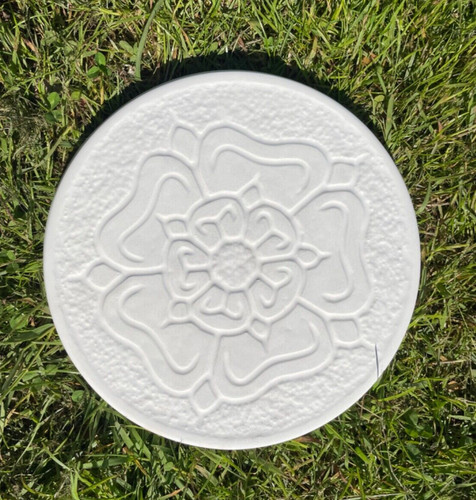 Round white yorkshire - white, tudor