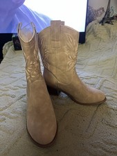 Ladies / Girls Beige Embroidered Cowboy Boots Size 4 Pull On Block Heel