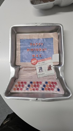Wilton cake tin mould - cake,