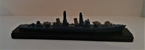 Metal boat model plastic base - metal,