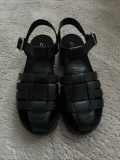 Clark’s Black Fisherman Sandals Size 4
