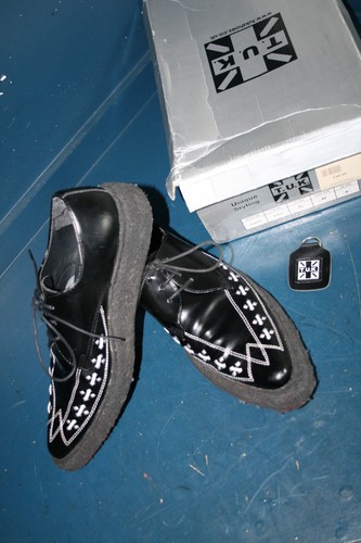 Vtg black pointed two - vtg,
