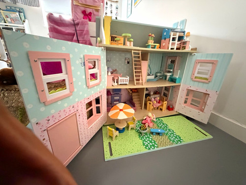 Toy van doll house - house,, 2