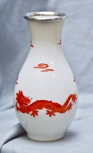 Small vase thomas - small, dragons