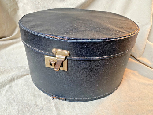 Vintage round box key - round,