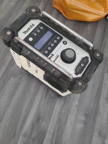 Makita dmr104 white dab - makita,