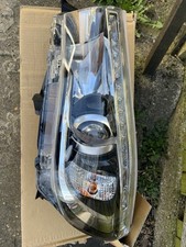 Toyota hilux 15-2018 Left Side Headlamp Bracket Broken 81150-0K720