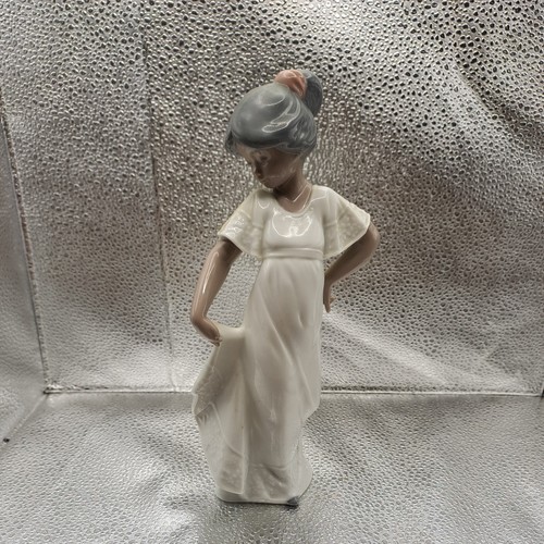 Nao lladro spain - lladro, girl