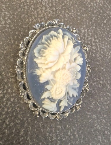 Gerry cameo flowers brooch - flowers,