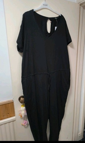 Bnwt black lightweight - bnwt,