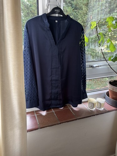 Size blouse navy satin - 20, feel