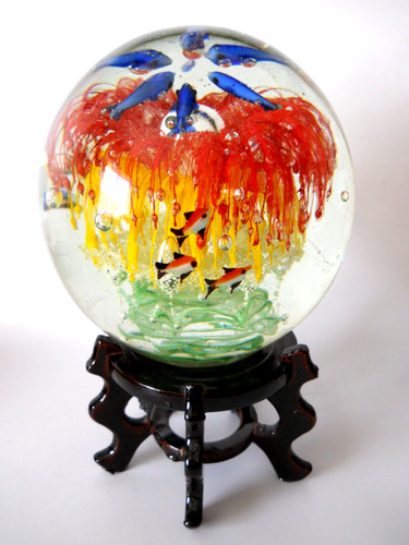 Large vtg glass globe - large,