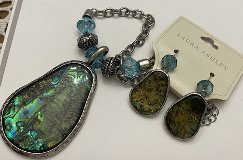 Nwt laura ashley - laura, pendant