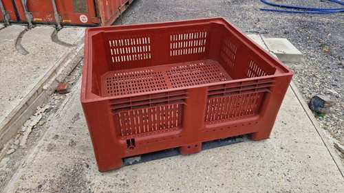 Red plastic cage pallet - plastic,