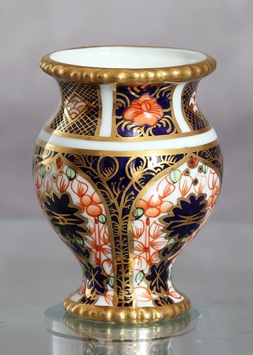 Royal crown derby - 'vase, round'