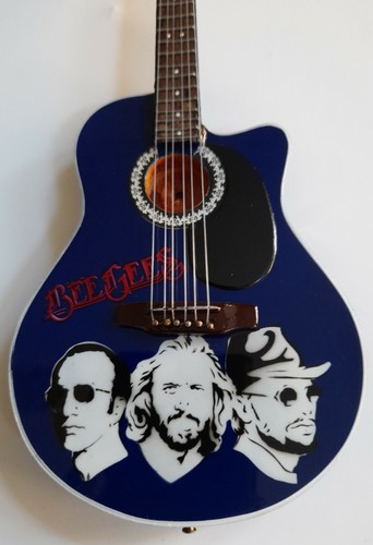 Bee gees tribute miniature - bee,