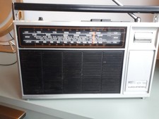 Vintage GRUNDIG RADIO Model PARTY BOY 700  MW/LW/FM wavebands in fair condition