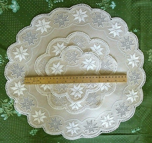 Table cloth centres - table, cloth.