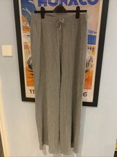 BNWT  Grey White Crinkle Non